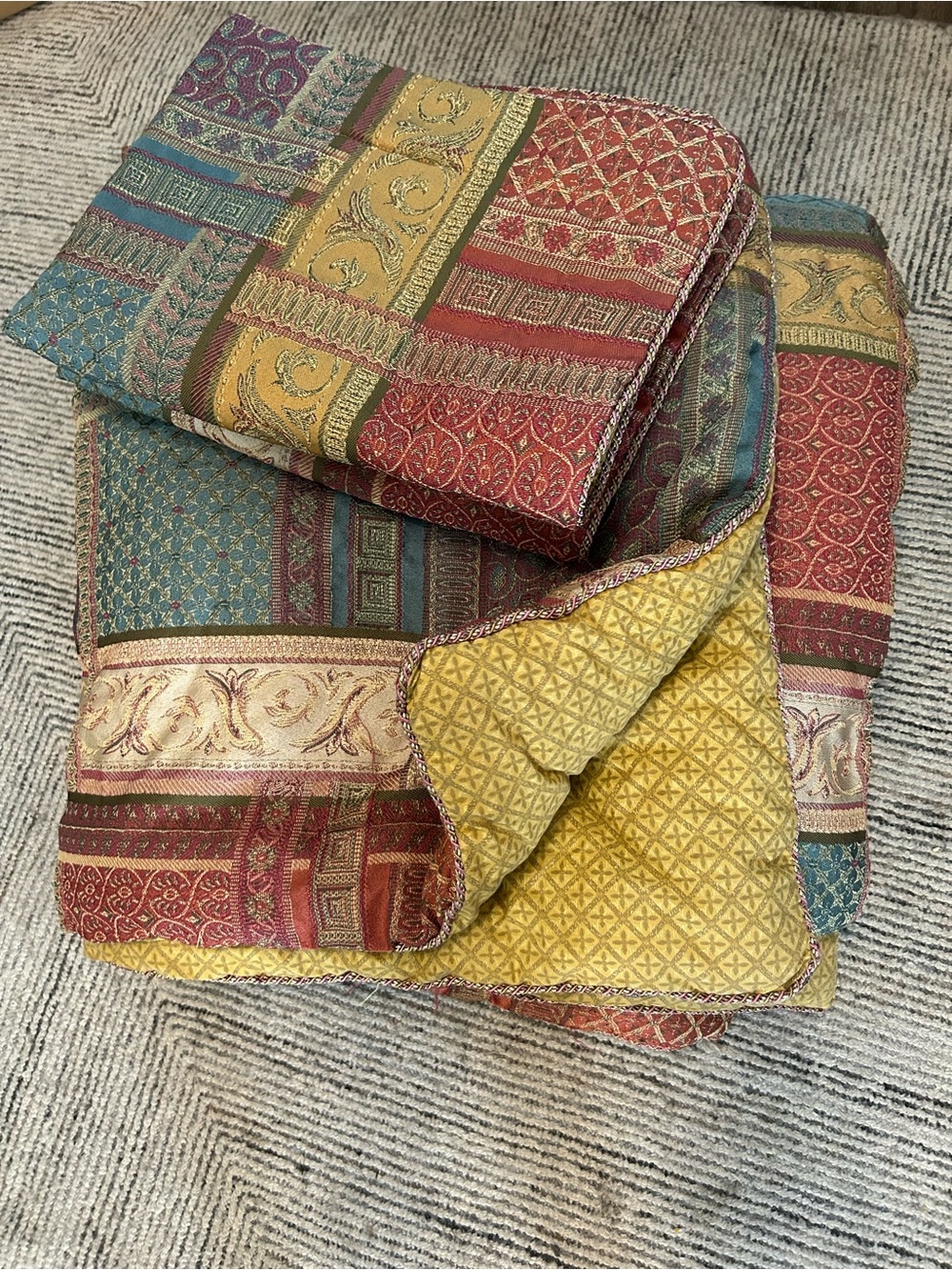 Croscill Reversible Jacquard Patchwork Queen Comforter Set with 2 Shams Damask